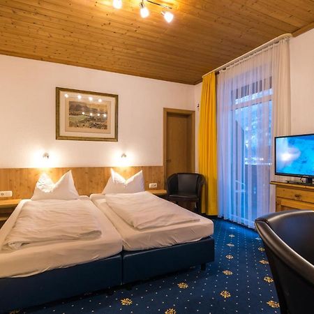 Hotel Garni Almenrausch Und Edelweiss Гармиш-Партенкирхен Екстериор снимка