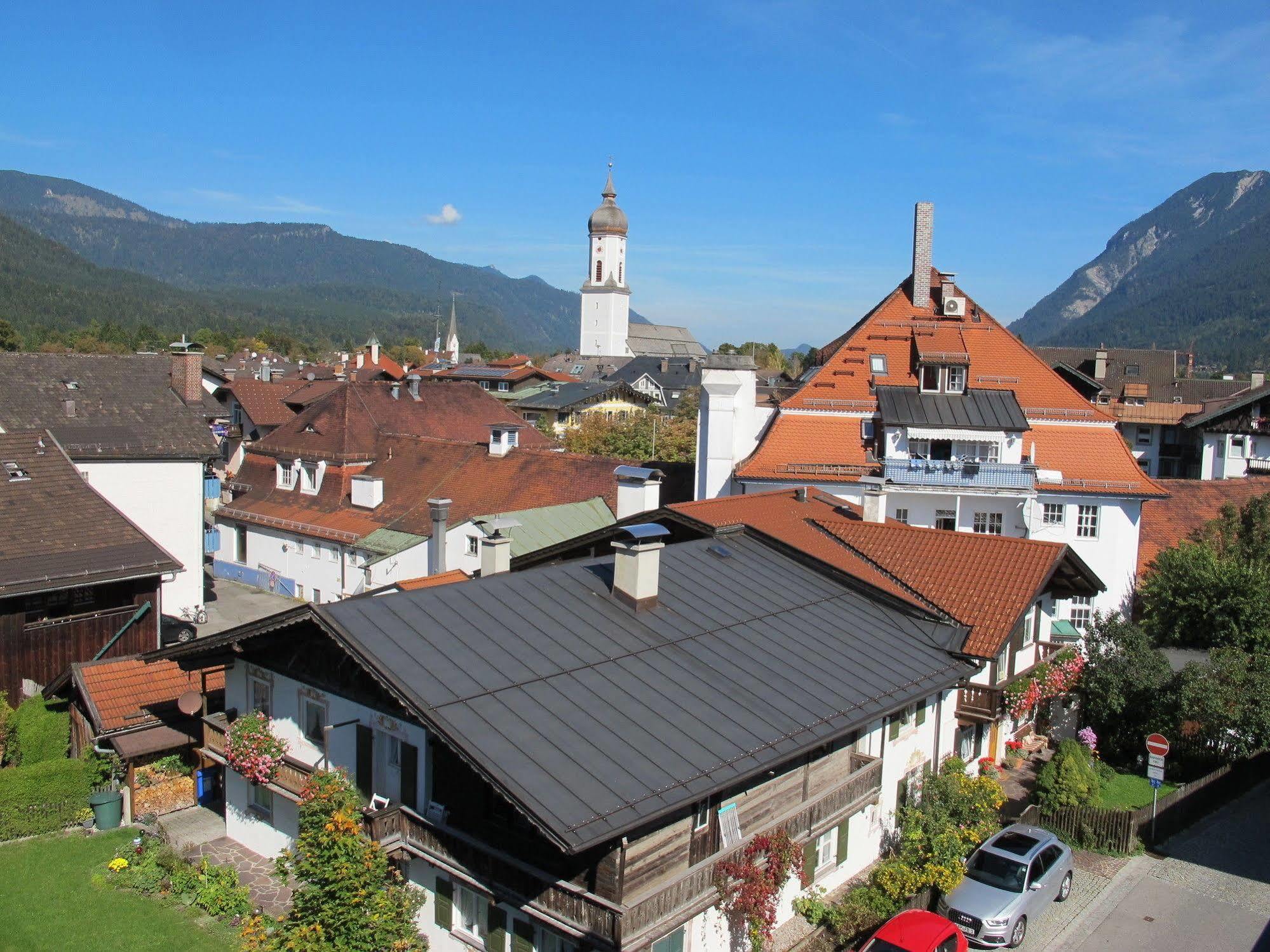 Hotel Garni Almenrausch Und Edelweiss Гармиш-Партенкирхен Екстериор снимка