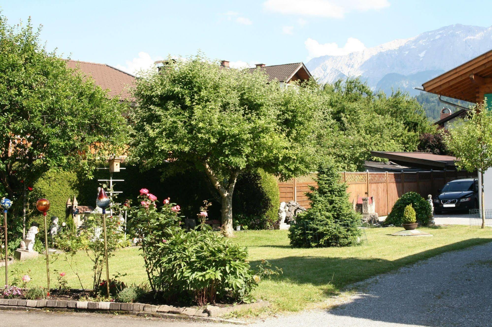 Hotel Garni Almenrausch Und Edelweiss Гармиш-Партенкирхен Екстериор снимка