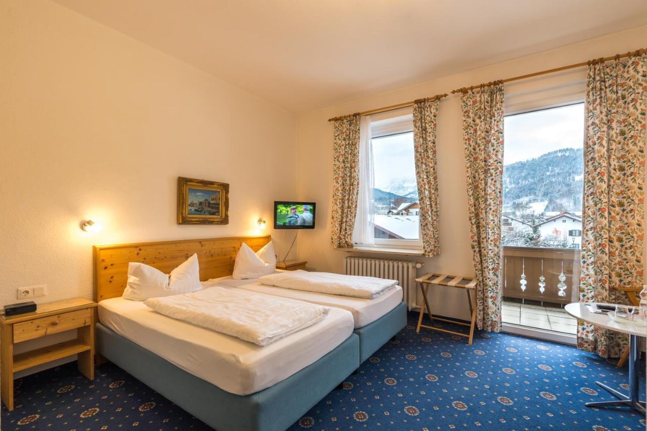 Hotel Garni Almenrausch Und Edelweiss Гармиш-Партенкирхен Екстериор снимка