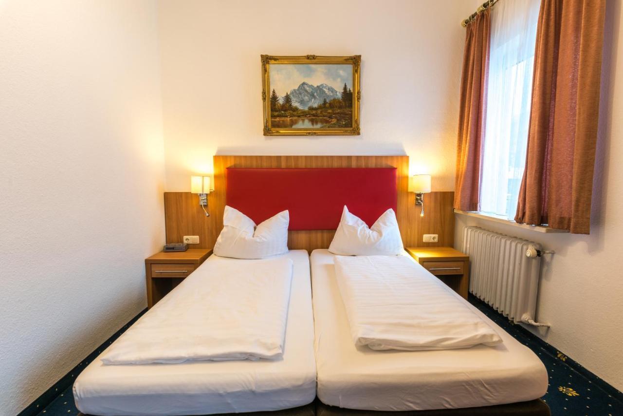 Hotel Garni Almenrausch Und Edelweiss Гармиш-Партенкирхен Екстериор снимка