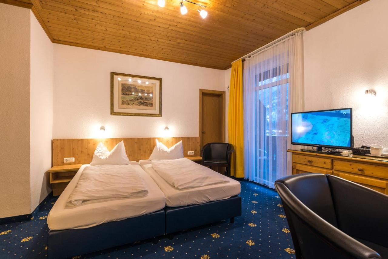 Hotel Garni Almenrausch Und Edelweiss Гармиш-Партенкирхен Екстериор снимка