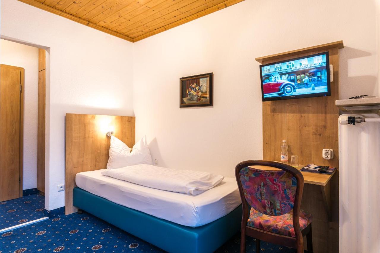 Hotel Garni Almenrausch Und Edelweiss Гармиш-Партенкирхен Екстериор снимка