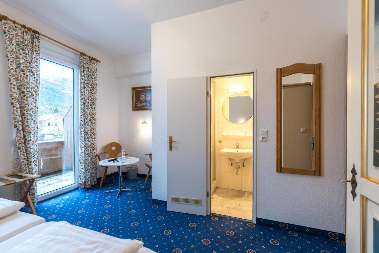Hotel Garni Almenrausch Und Edelweiss Гармиш-Партенкирхен Екстериор снимка