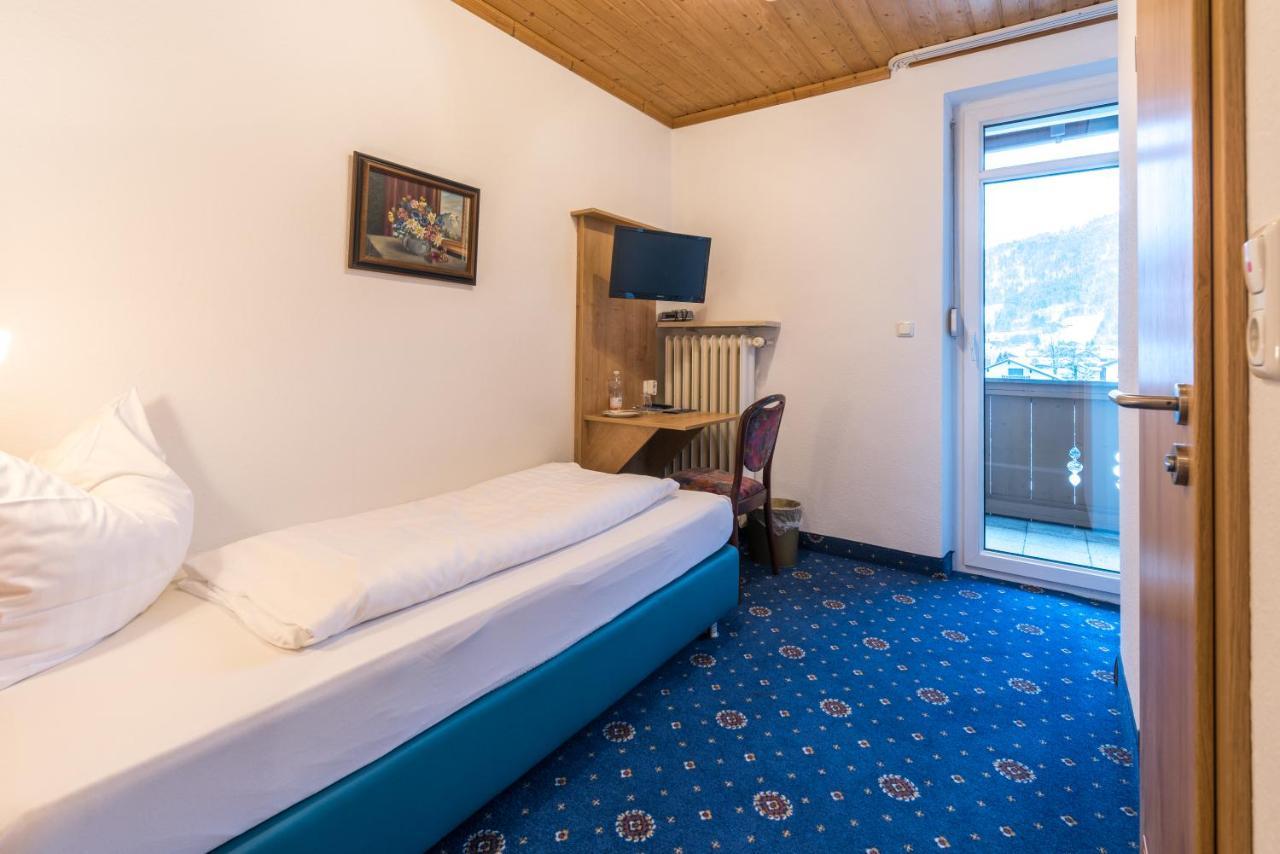 Hotel Garni Almenrausch Und Edelweiss Гармиш-Партенкирхен Екстериор снимка