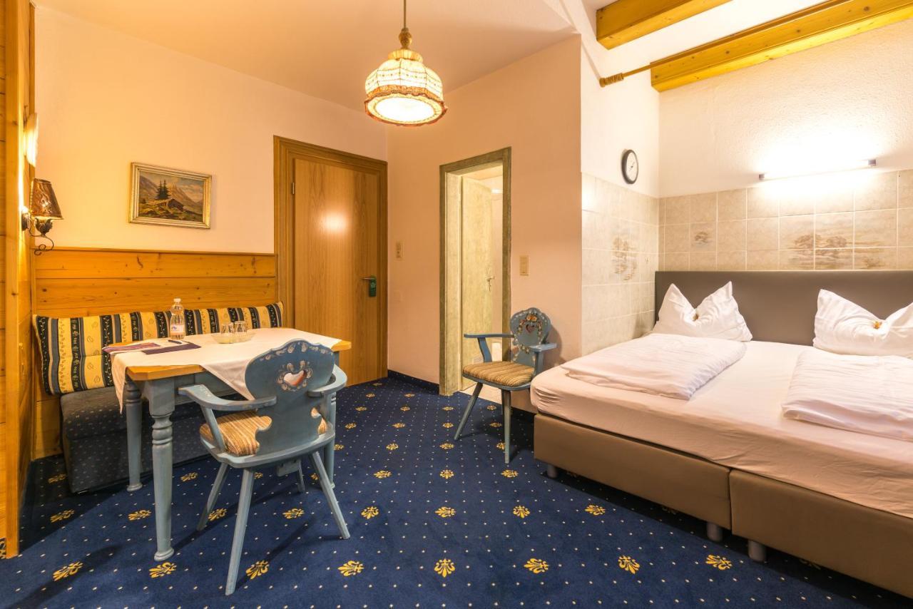 Hotel Garni Almenrausch Und Edelweiss Гармиш-Партенкирхен Екстериор снимка