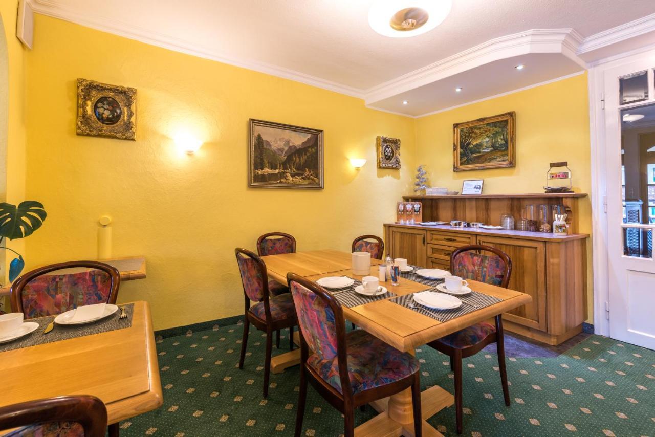 Hotel Garni Almenrausch Und Edelweiss Гармиш-Партенкирхен Екстериор снимка