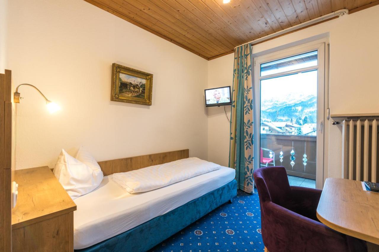 Hotel Garni Almenrausch Und Edelweiss Гармиш-Партенкирхен Екстериор снимка