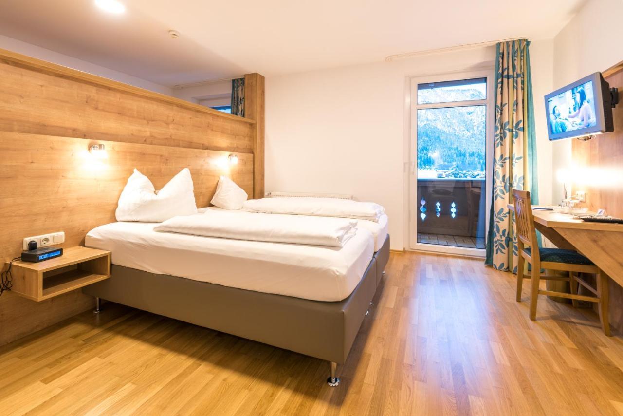 Hotel Garni Almenrausch Und Edelweiss Гармиш-Партенкирхен Екстериор снимка