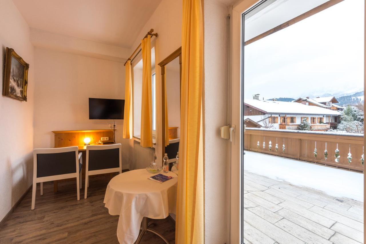Hotel Garni Almenrausch Und Edelweiss Гармиш-Партенкирхен Екстериор снимка