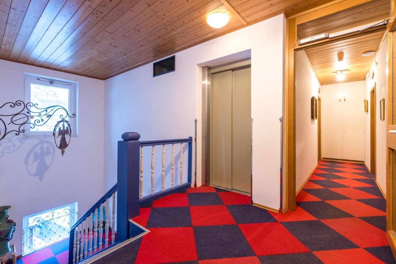 Hotel Garni Almenrausch Und Edelweiss Гармиш-Партенкирхен Екстериор снимка
