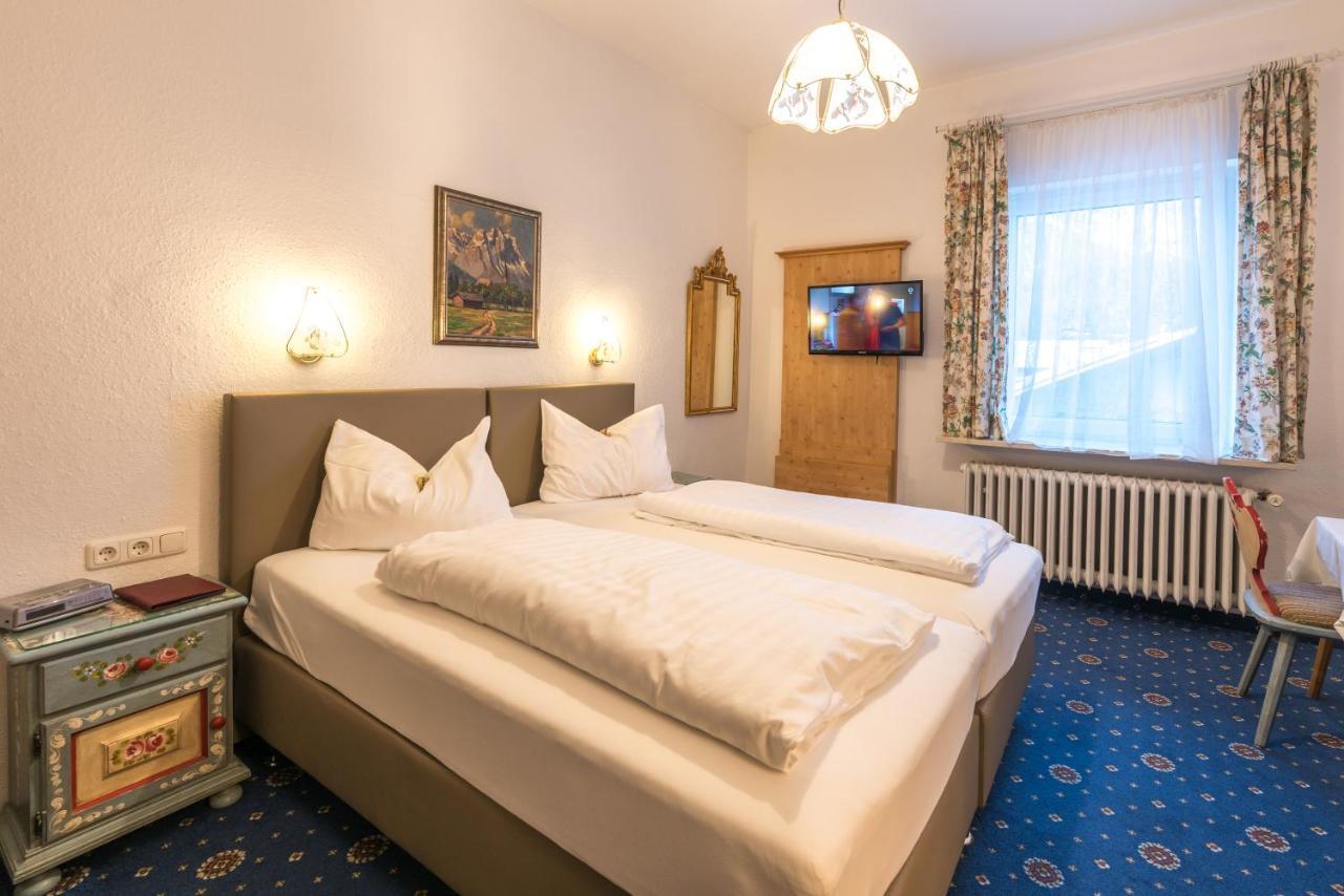 Hotel Garni Almenrausch Und Edelweiss Гармиш-Партенкирхен Екстериор снимка