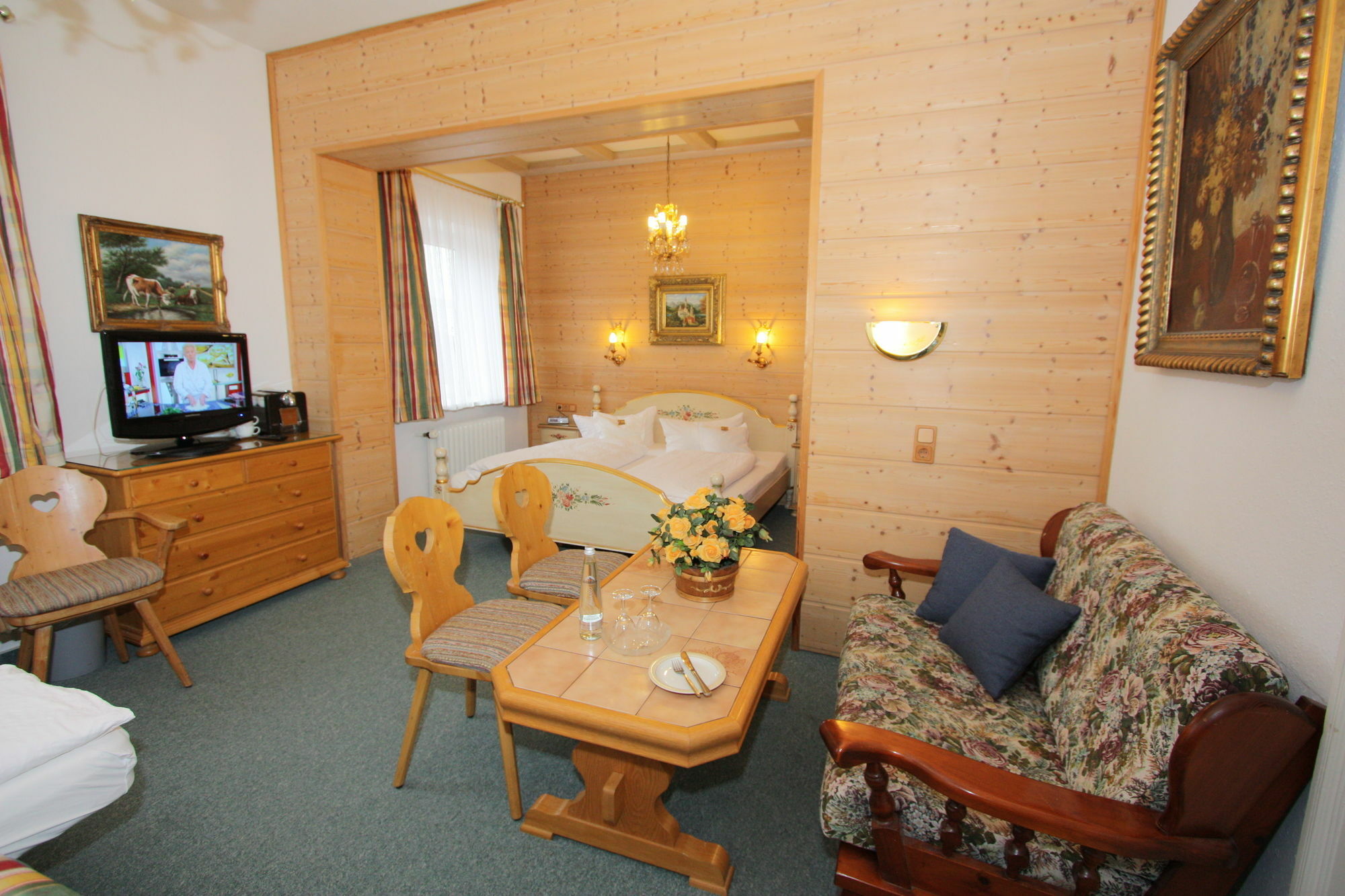 Hotel Garni Almenrausch Und Edelweiss Гармиш-Партенкирхен Екстериор снимка