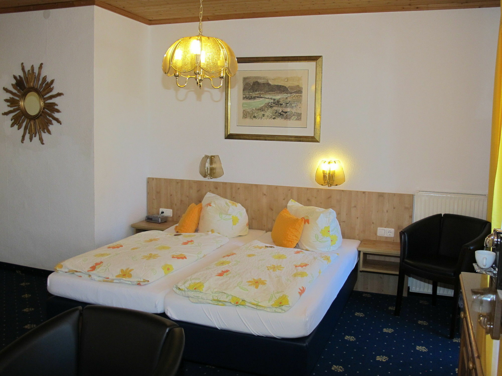 Hotel Garni Almenrausch Und Edelweiss Гармиш-Партенкирхен Екстериор снимка